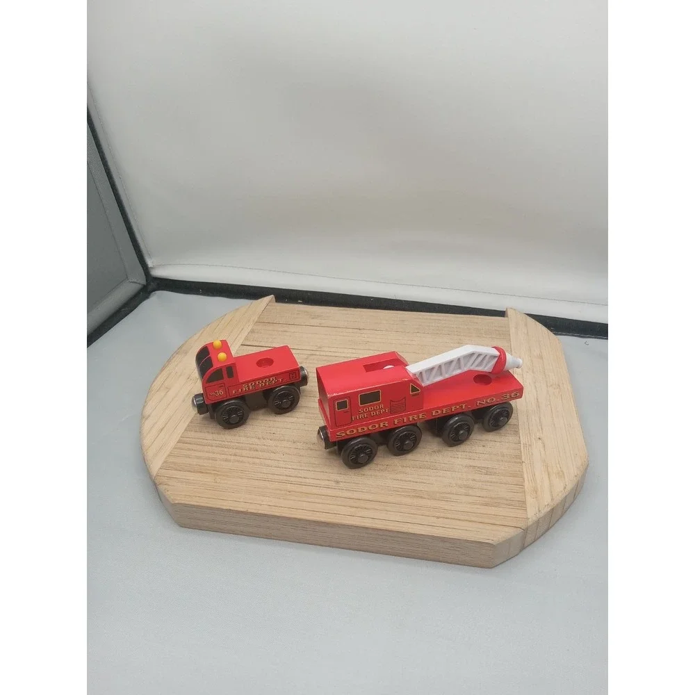 Thomas The Tank Engine Friends Wooden Railway Sodor Dept 36 FIRE TRUCK& TN Read
